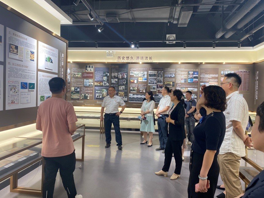 水生所与武汉植物园开展党建交流活动