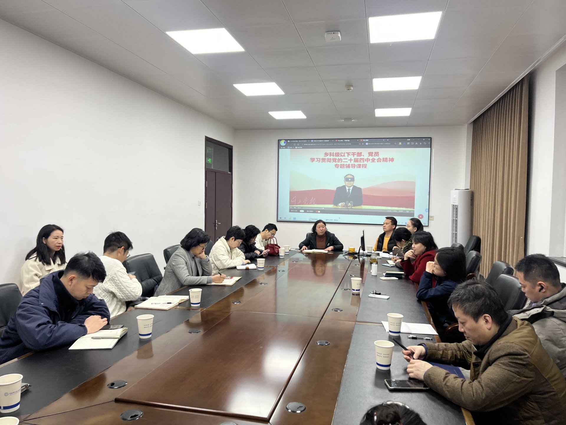 水生所管理与物业党支部召开组织生活会