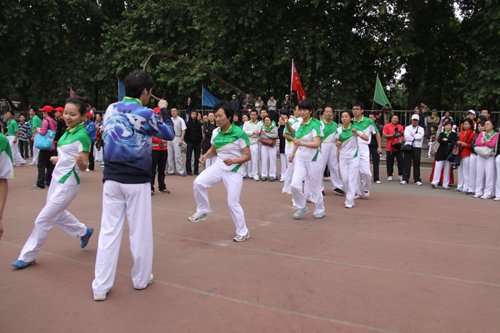 奋勇拼搏