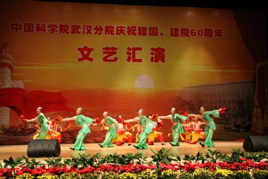 各单位共18个节目相继登场