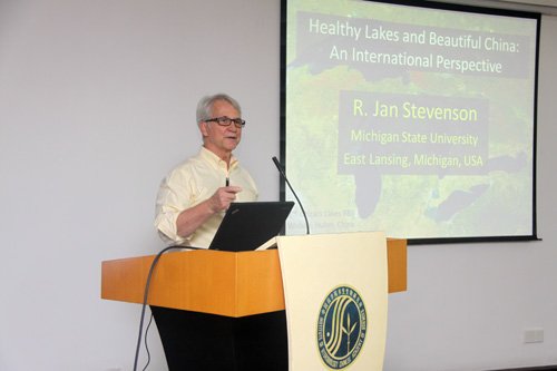 美国密歇根州立大学R. Jan St