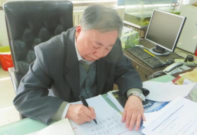 【华西都市报】音乐天才 毕业后却学了生物