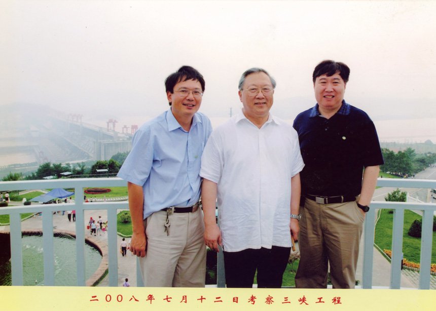2008年路甬祥视察三峡工程