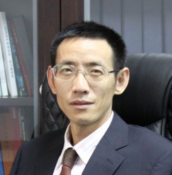 秦启伟