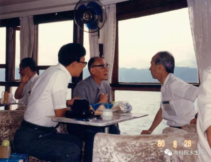 妻子伍韵梅