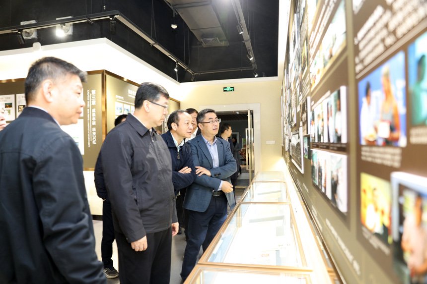 阴和俊调研武汉分院系统各单位