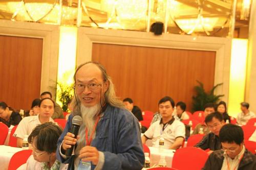 开幕式由中科院水生所徐旭东副所长主持
