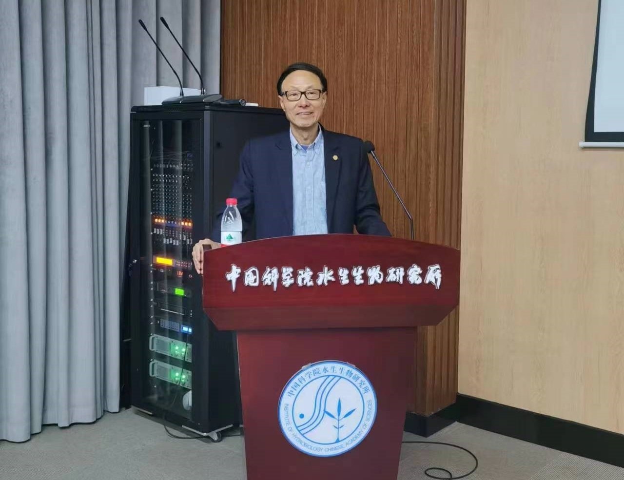加拿大阿尔伯塔大学乐晓春教授到水生所
