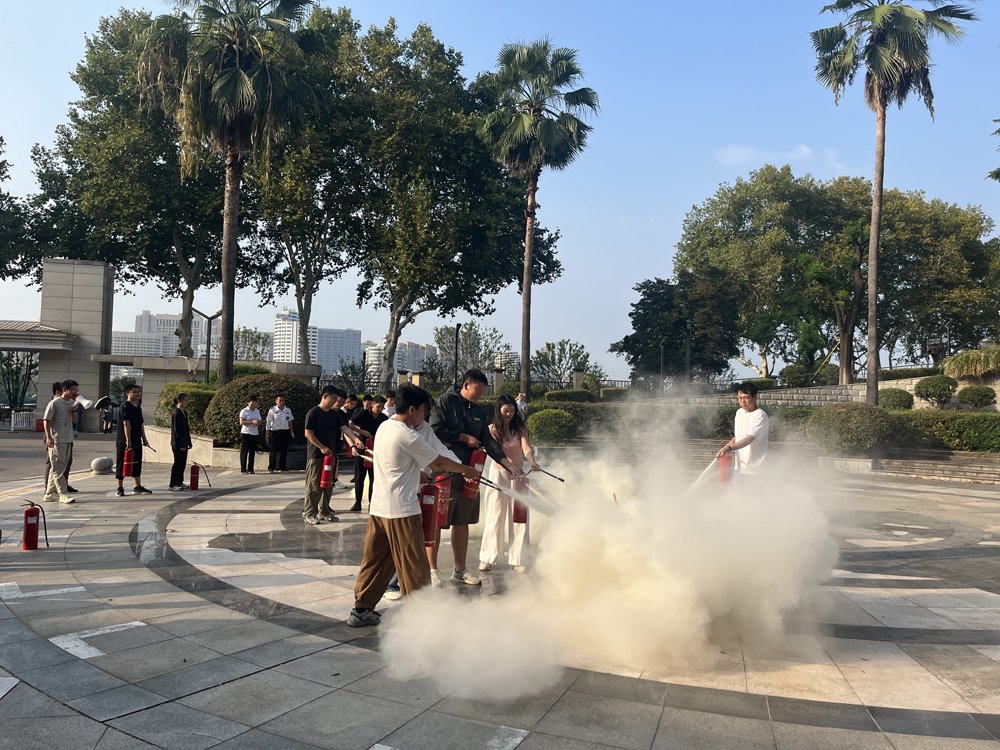 9共计170余名研究生参加