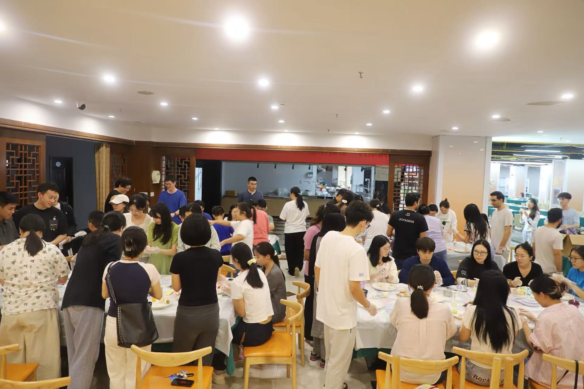 饼纷乐趣”水生所举行2025年中秋月