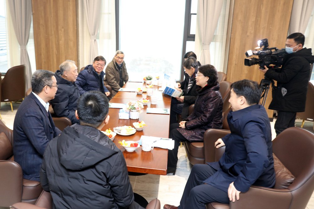湖北省副省长肖菊华到水生所走访慰问院