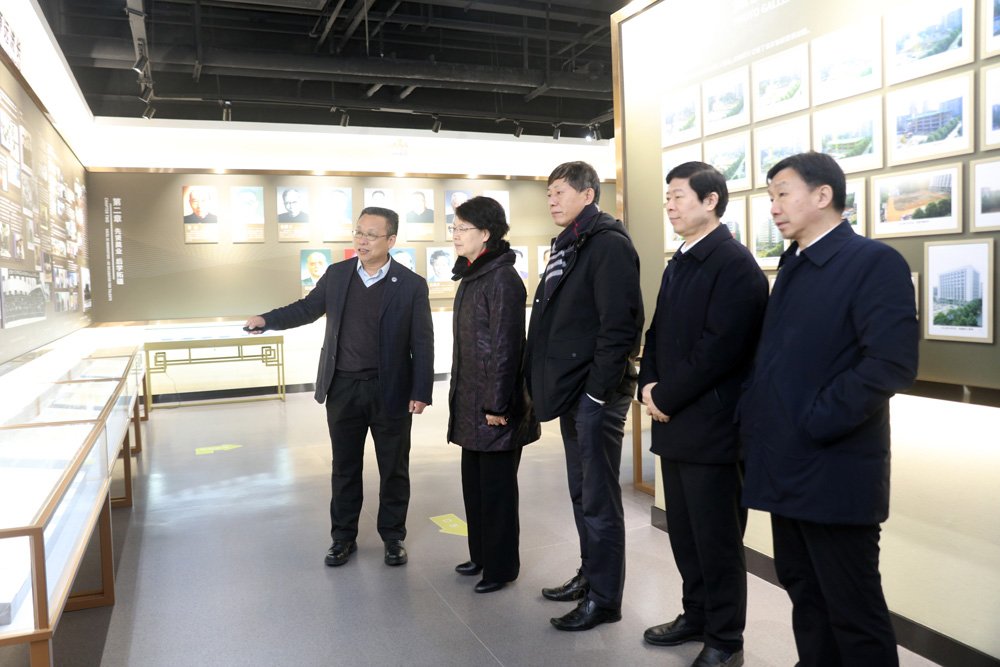 湖北省副省长肖菊华到水生所走访慰问院士