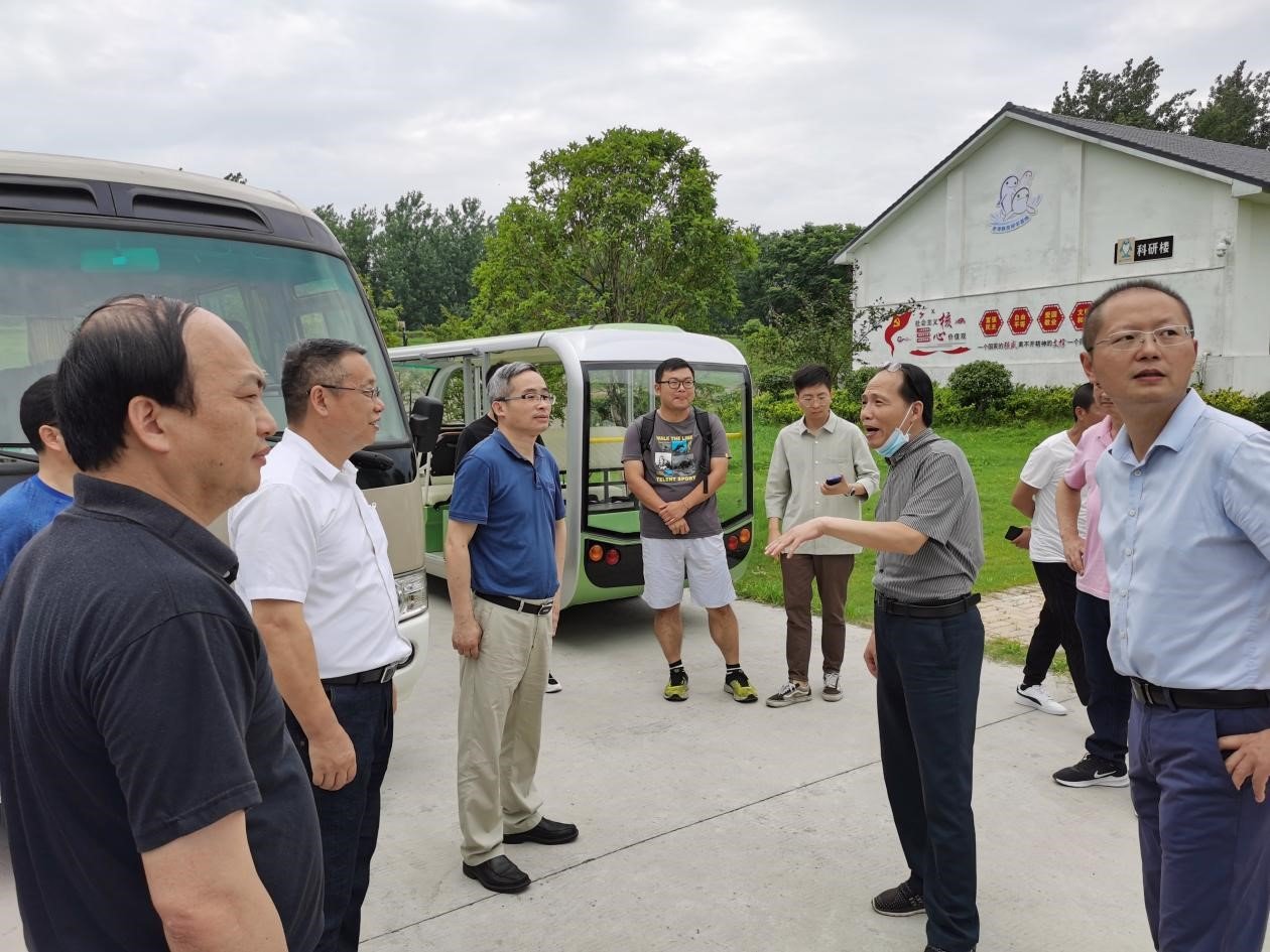 解绶启一行赴洪湖市开展科技合作调研考
