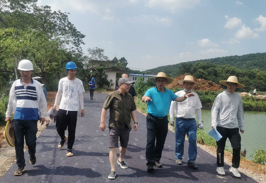 水生所领导慰问在建工地的一线施工人员