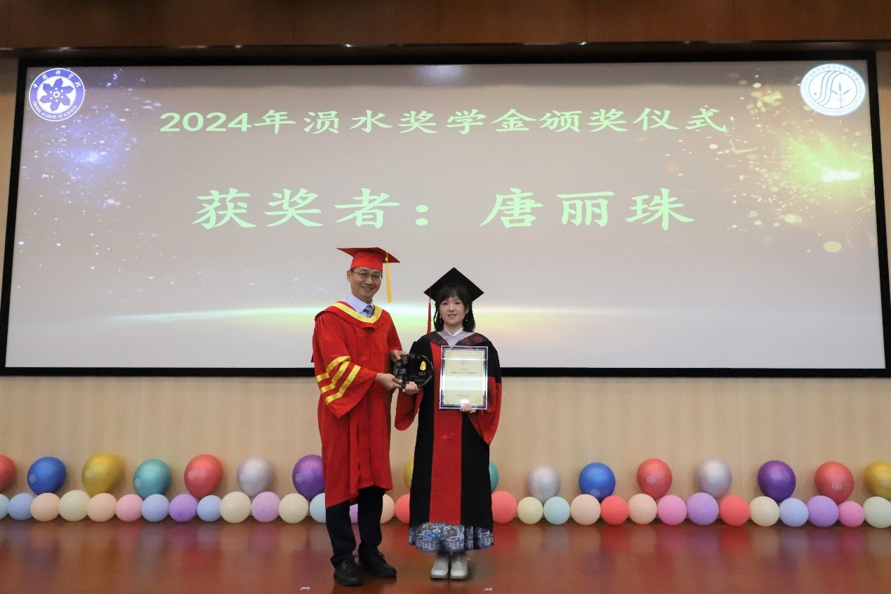 一起为毕业生们送上祝贺与祝福