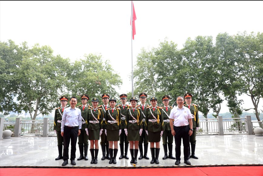 喜迎中华人民共和国成立76周年