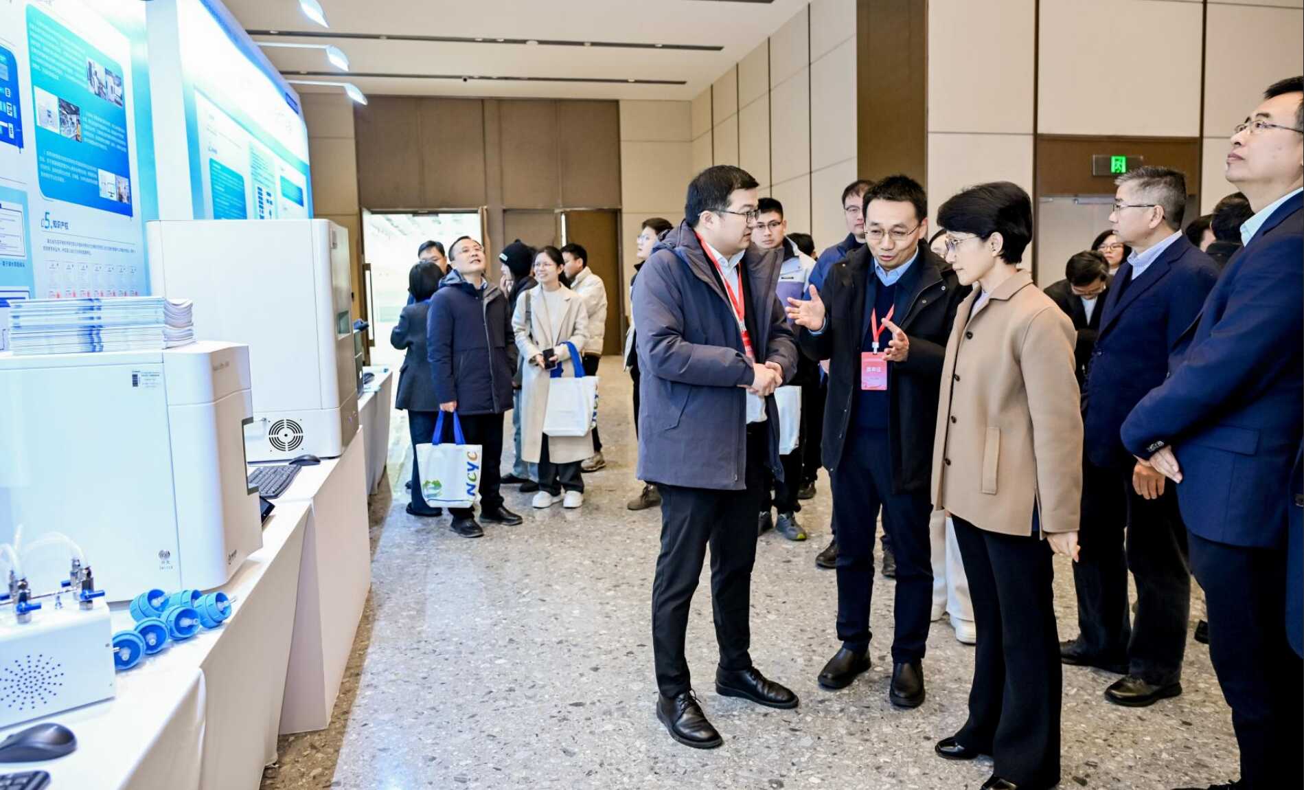 水生所成果亮相长江生态环境保护修复科